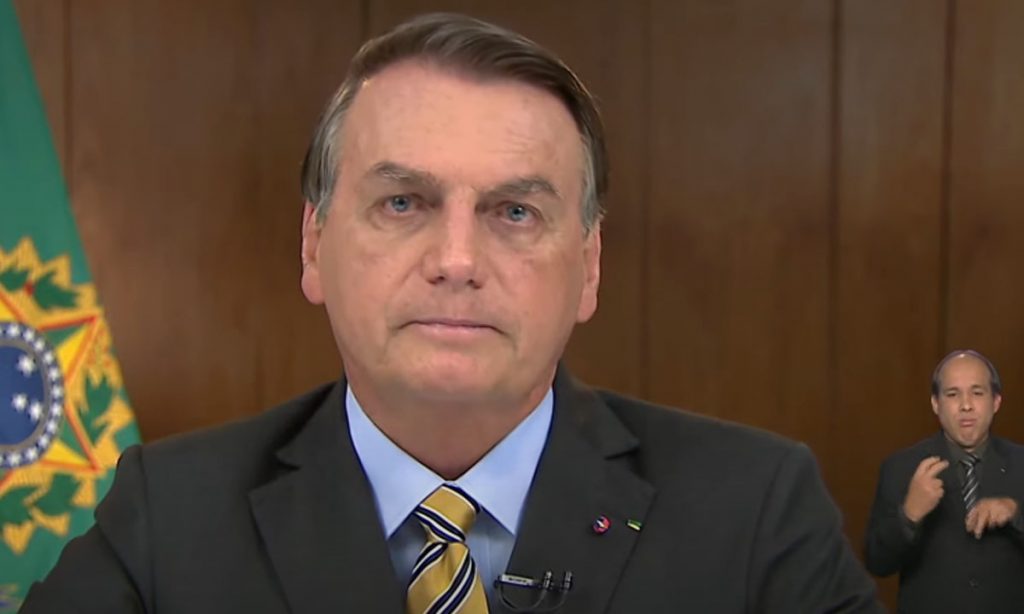 Na TV, Bolsonaro diz que ‘não mandou ninguém ficar em casa’ e pede igrejas abertas na pandemia