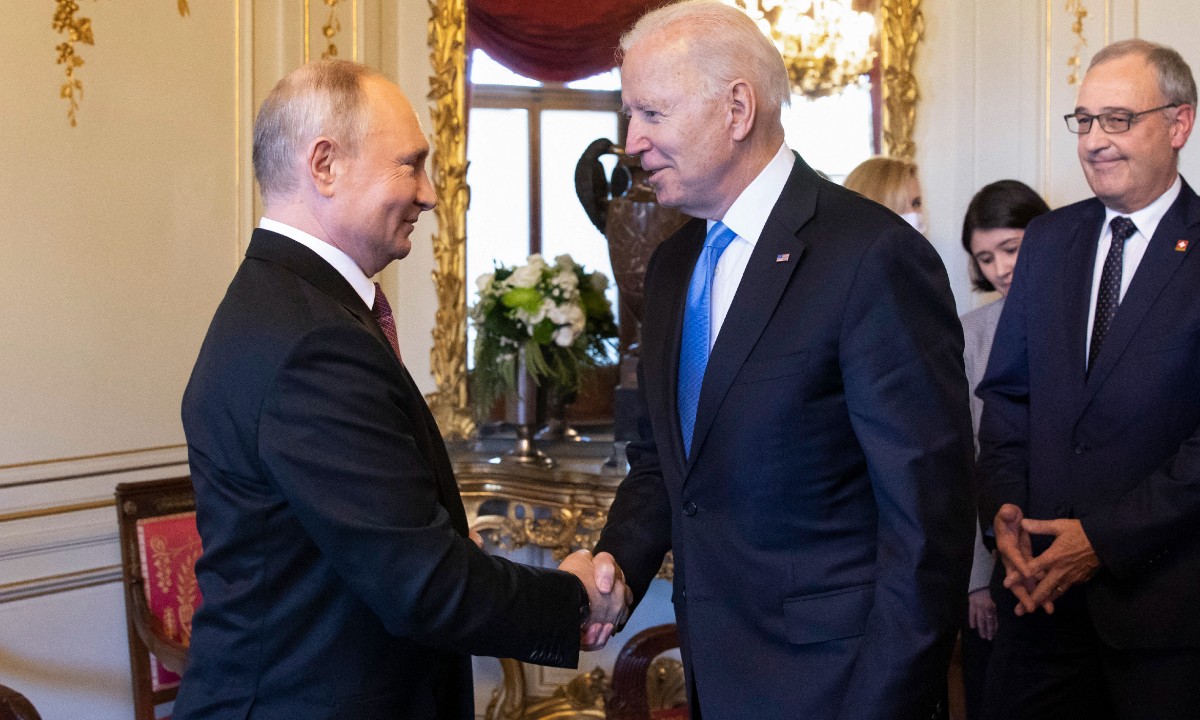 Putin considera ‘construtiva’ sua primeira reunião com Biden