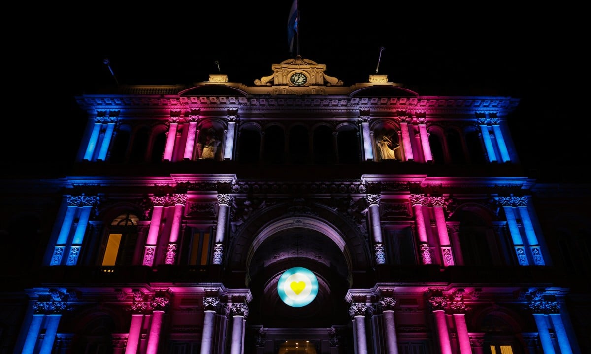 Argentina obriga contratação de travestis e trans em órgãos públicos