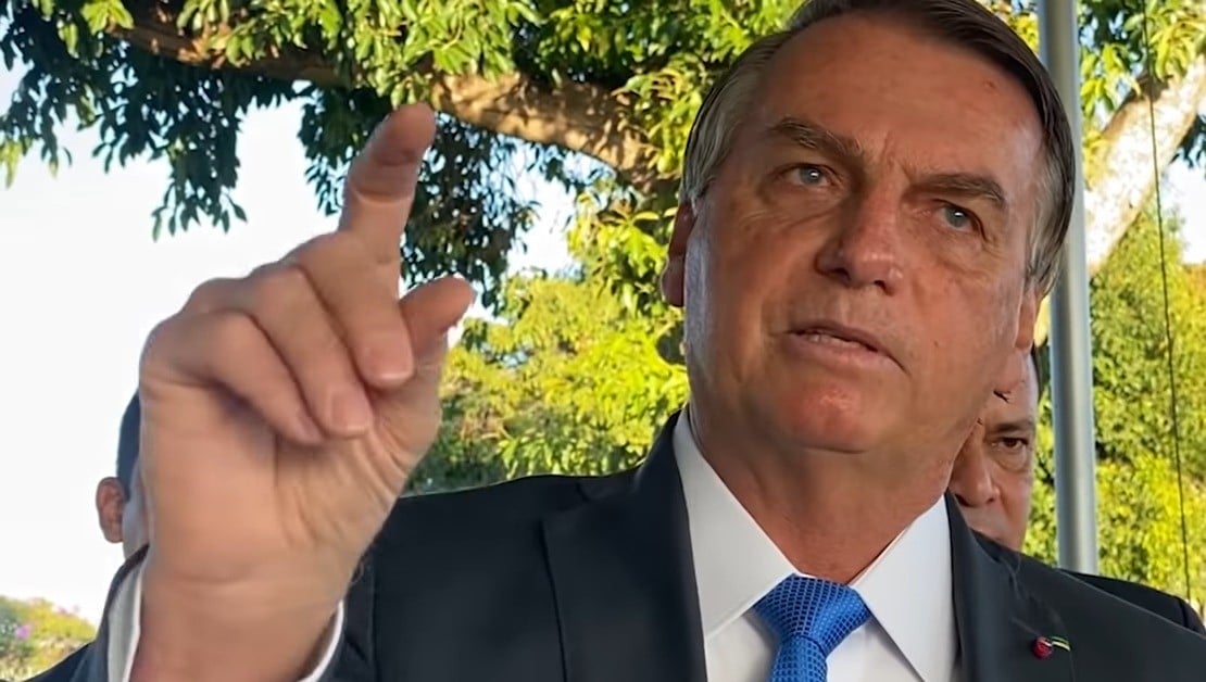 Bolsonaro insiste em voto impresso e ataca Lula: ‘Só na fraude o nove dedos volta’