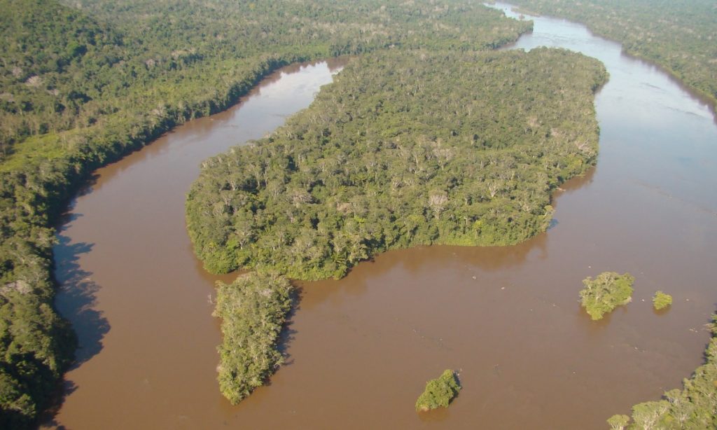 Servidores do ICMBio são rendidos por garimpeiros com fuzis em Roraima