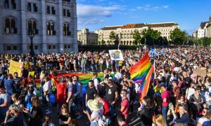 Hungria aprova lei que proíbe 