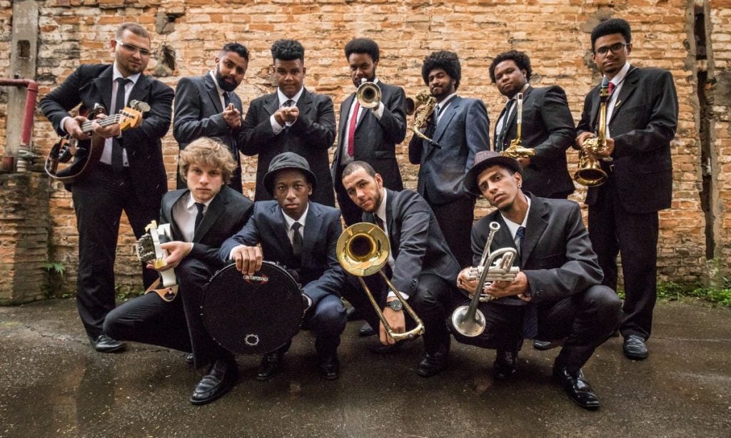 Banda instrumental da periferia de SP une metais à percussão