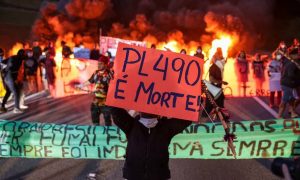 Indígenas guarani bloqueiam rodovia em protesto contra PL 490