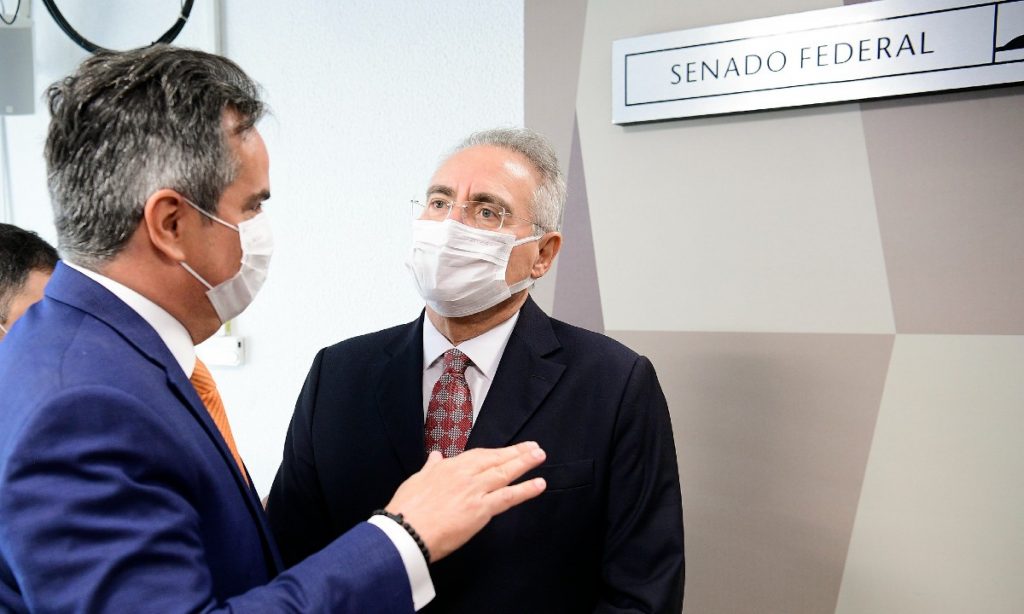 Renan: Bolsonaro posa de macho no cercadinho e fica mudo diante da CPI