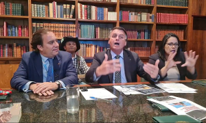 Bolsonaro diz que não entrega faixa presidencial em caso de fraude em 2022