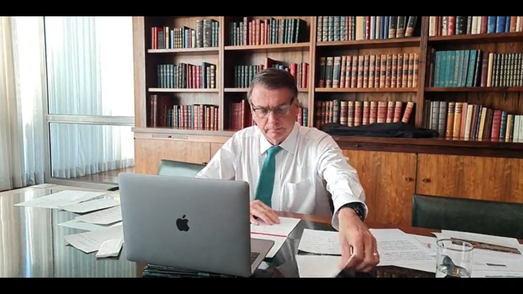 ‘Devo disputar, não posso garantir’, diz Bolsonaro sobre a reeleição