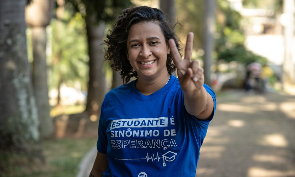 Nova presidente da UNE pede frente ampla contra Bolsonaro: ‘Caos tende a piorar’