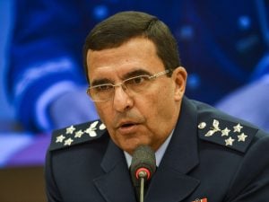 ‘Homem armado não ameaça’, diz chefe da Aeronáutica sobre golpe 