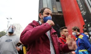 É necessário combinar atos de rua com a mobilização de uma greve, diz Glauber Braga