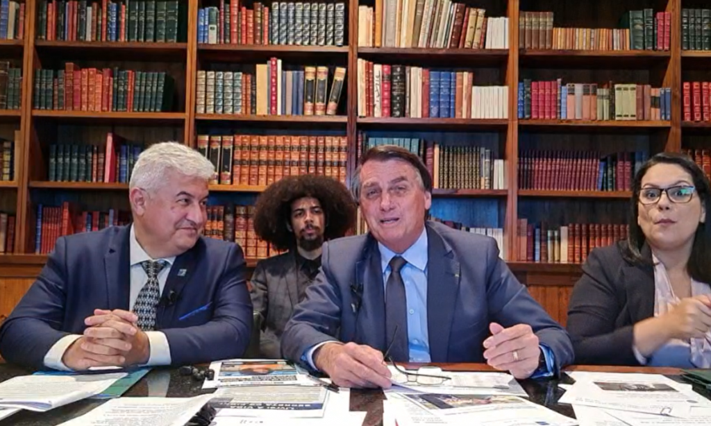 ‘Caguei para a CPI, não vou responder nada’, diz Bolsonaro