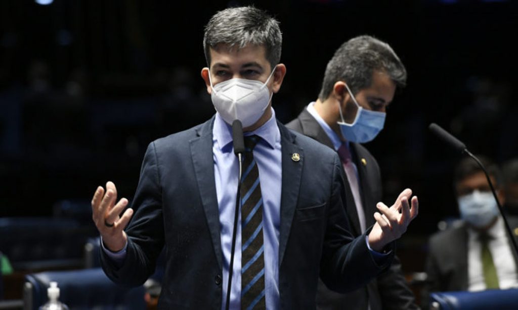 Randolfe inicia coleta de assinaturas para a CPI do Orçamento Secreto