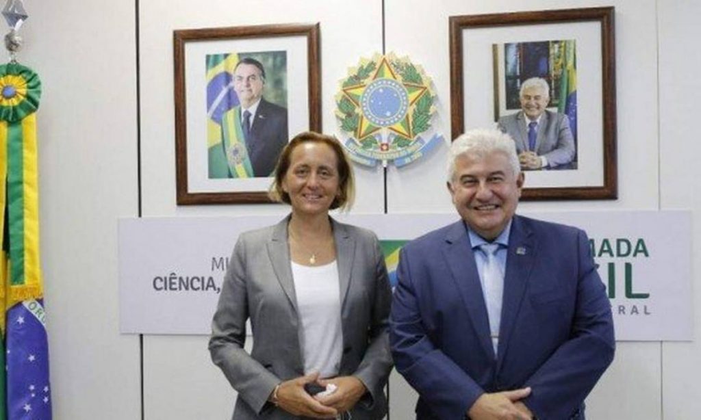 Marcos Pontes apaga fotos de encontro com deputada da ultradireita alemã