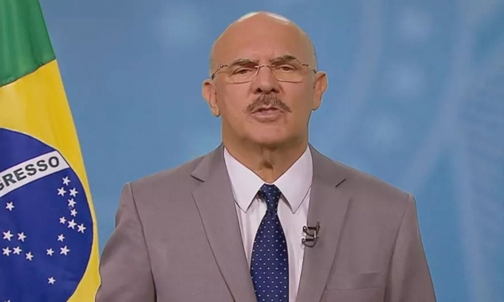 Na TV, ministro pressiona pela volta das aulas presenciais e diz que ‘forneceu protocolos’