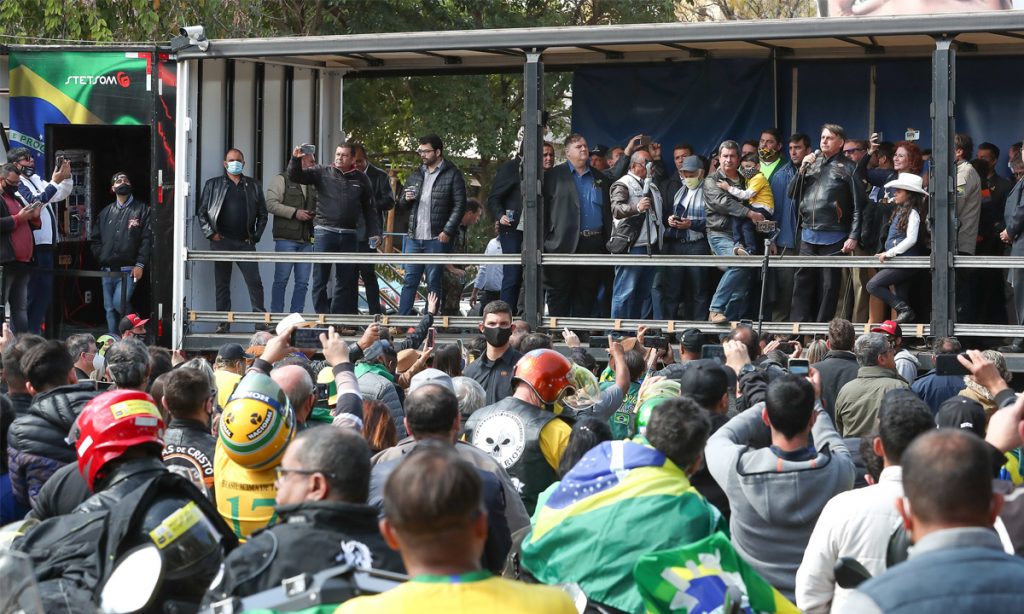 Governo de SP autua Bolsonaro pela terceira vez por não usar máscara