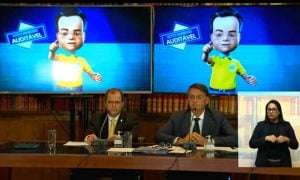 ‘Analista de inteligência’ em live de Bolsonaro é mais um militar do governo