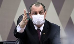 ‘Pode jogar qualquer dejeto na CPI, mas não faça isso com o povo’, diz Aziz a Bolsonaro