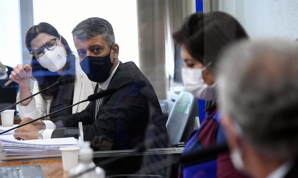 Roberto Dias paga fiança de 1,1 mil reais e é liberado pela Polícia Legislativa