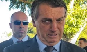 Bolsonaro acusa Omar Aziz de desviar 260 milhões de reais no Amazonas