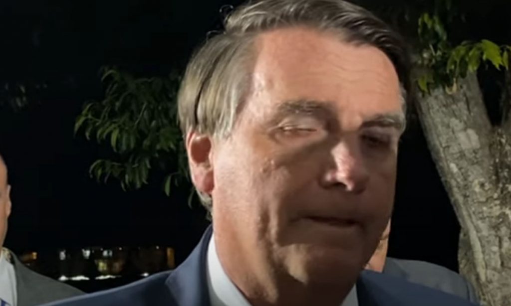 Bolsonaro culpa a imprensa por acusações de fraudes na compra de vacinas: ‘Acabou a teta’