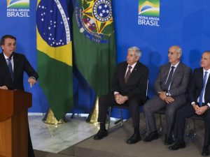 Em novo aceno ao Centrão, Bolsonaro pode trocar Onyx e Ramos