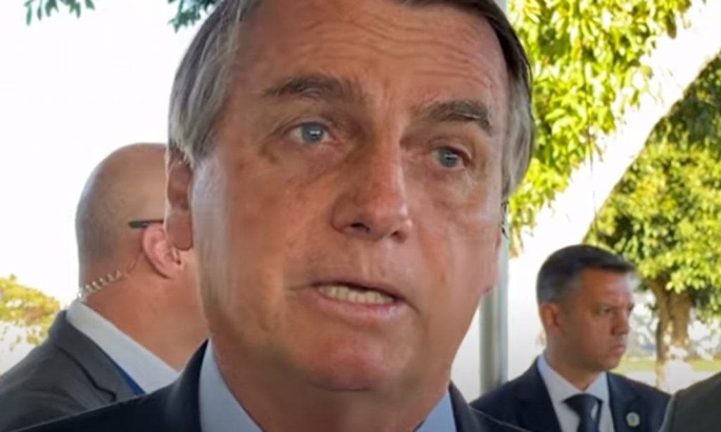 CPI da Covid poderia estar ajudando o governo, diz Bolsonaro