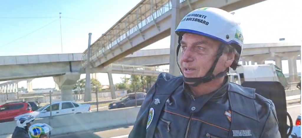 Bolsonaro: “o que Barroso quer é a volta da roubalheira”