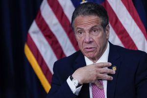 Governador de NY 'assediou sexualmente várias mulheres', diz procuradora-geral