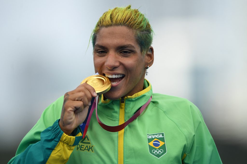 'Quando o Brasil da diversidade ganha medalha, Bolsonaro se cala', diz manchete do Eurosport