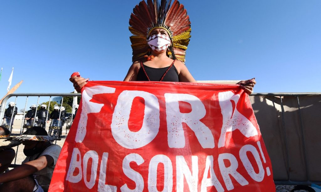 Indígenas vão a Haia para proteger o Brasil de um genocida