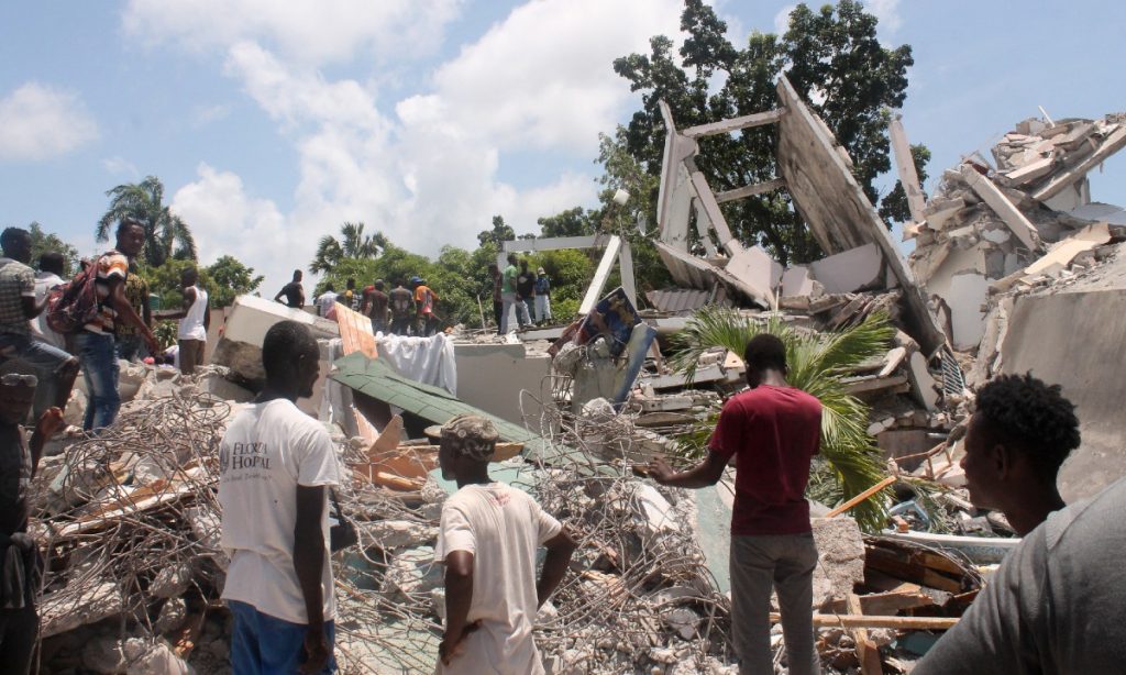 Terremoto no Haiti provoca mais de 700 mortes, dizem autoridades