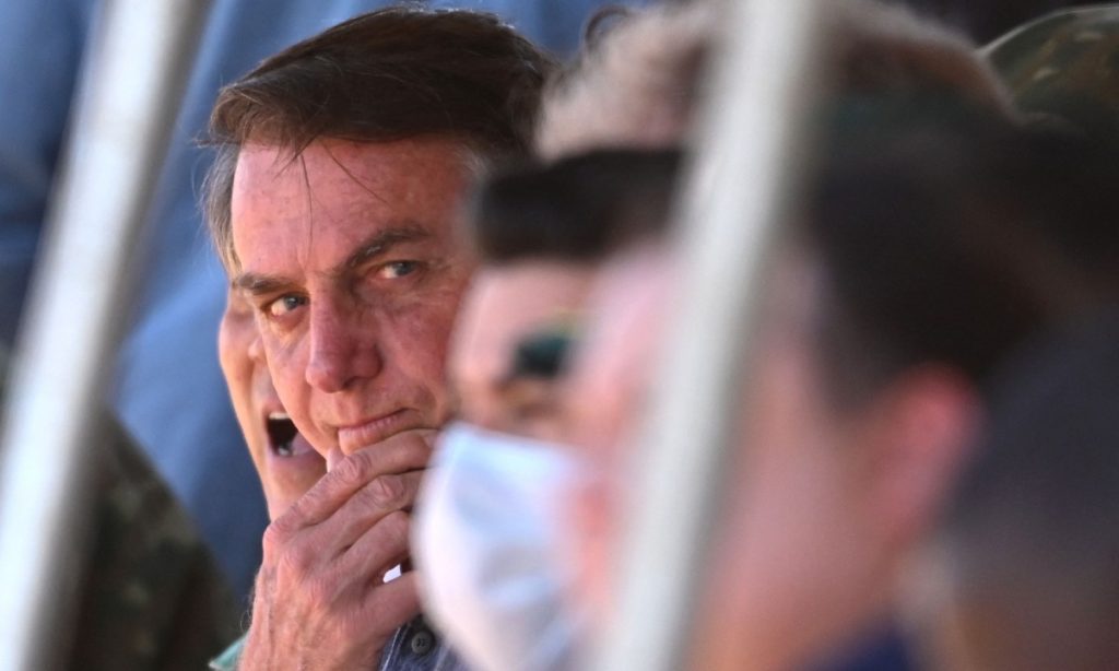 Bolsonaro ataca o STF para evitar a prisão do filho, avalia cientista político
