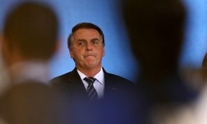 ‘Não temos vaidades, ambições ou sede do poder’, diz Bolsonaro após ameaças