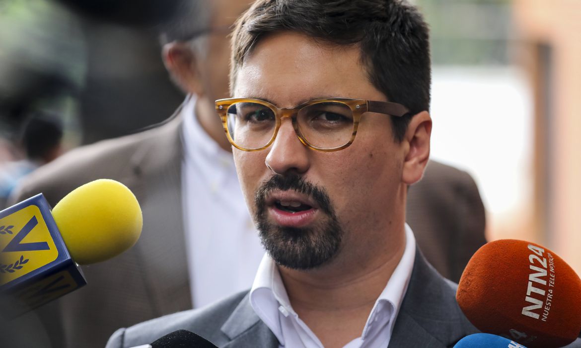 Venezuela liberta líder da oposição acusado de traição e terrorismo