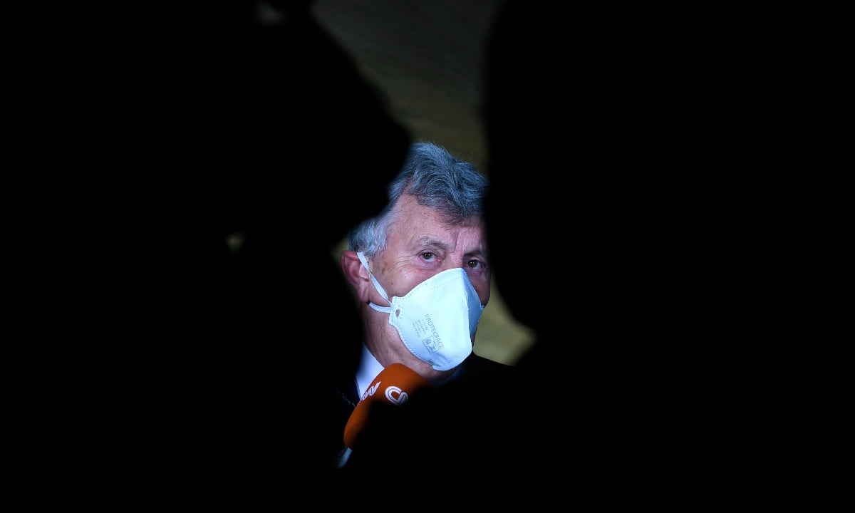 Senador bolsonarista ligou para diretora de empresa envolvida em escândalo das vacinas