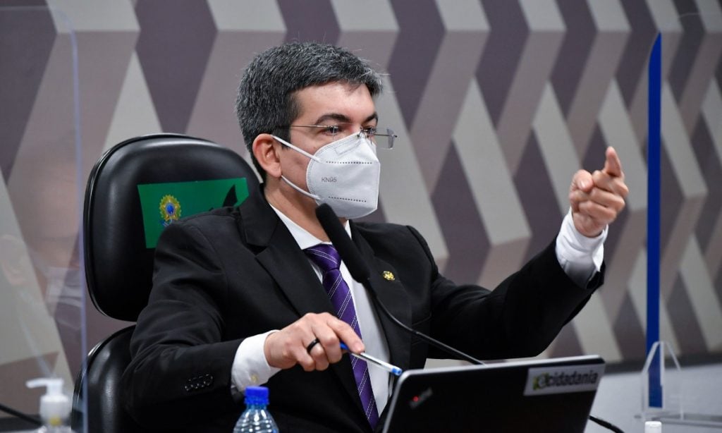 Além de prevaricação, Bolsonaro pode responder por corrupção ativa e passiva