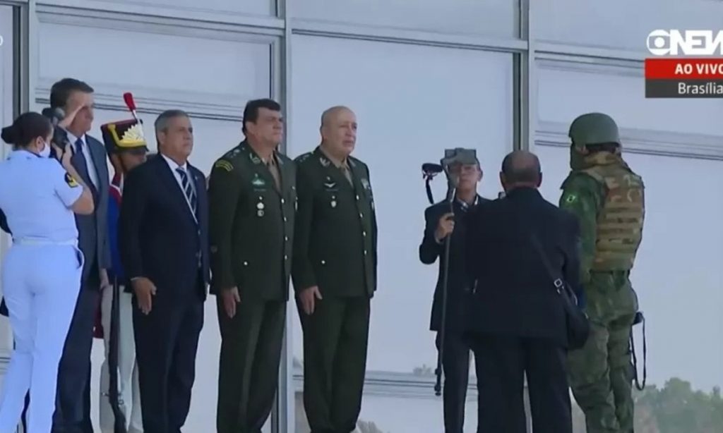 Oposição classifica desfile de tanques como ‘tentativa de constrangimento’