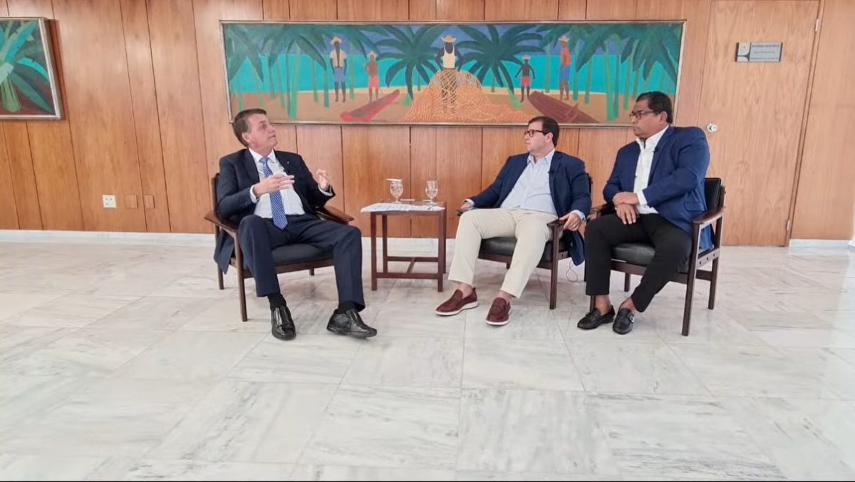 Bolsonaro muda discurso sobre fundão e diz que não tomará ‘vacina lá de São Paulo’