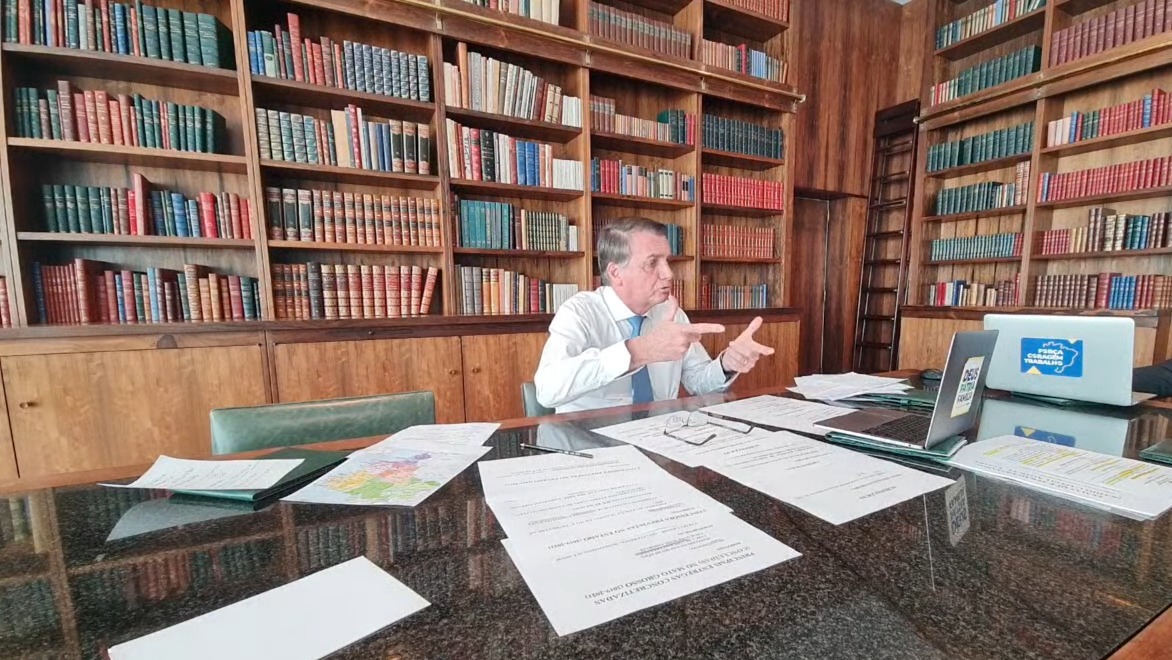 Bolsonaro promete vetar todo o ‘fundão’ caso seja impedido de cortar excedente