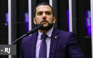 Deputado bolsonarista é condenado a indenizar Felipe Neto em R$ 35 mil