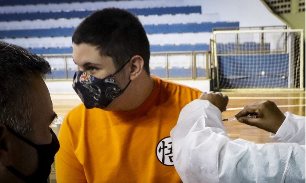 Sociedade Brasileira da Infectologia recomenda a retomada da vacinação de adolescentes