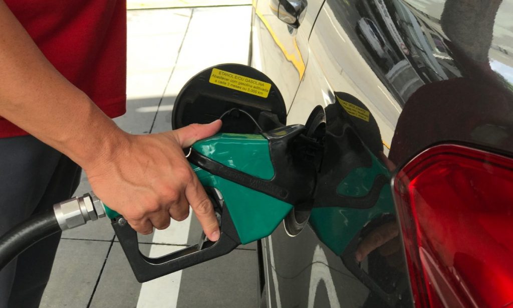 Petrobras desvaloriza trabalhadores, penaliza consumidor e bate recorde em remuneração de acionistas