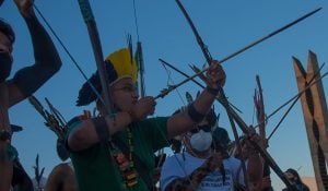 Justiça arquiva ação que pretendia criminalizar uso de materiais tradicionais indígenas