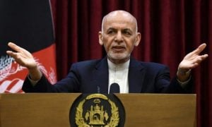 Ex-presidente afegão diz que está ’em negociações’ para voltar ao país