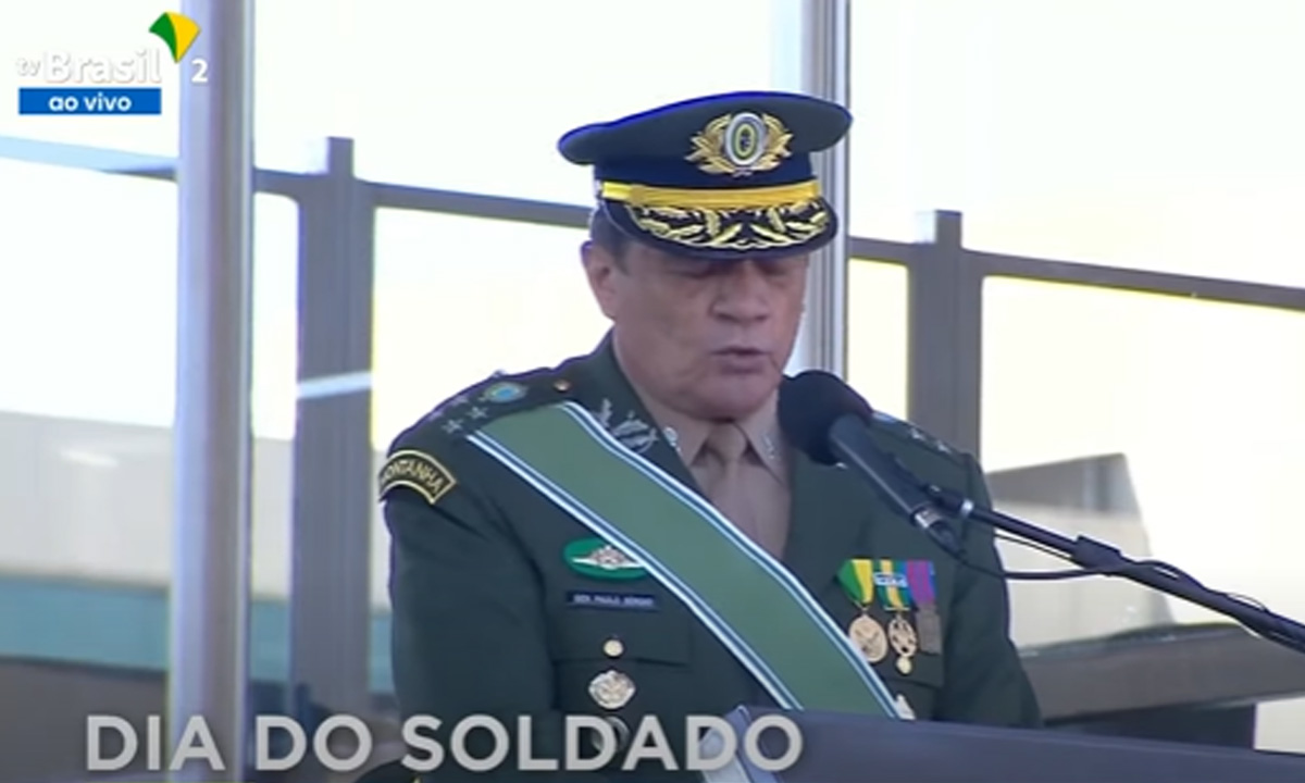 Em evento com Bolsonaro, comandante do Exército diz que militares estão ‘sempre prontos a cumprir a missão’