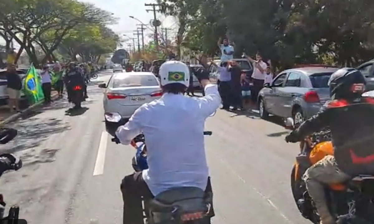 Sexta-feira de Bolsonaro tem 75 minutos de trabalho na agenda e passeio de moto em Goiânia