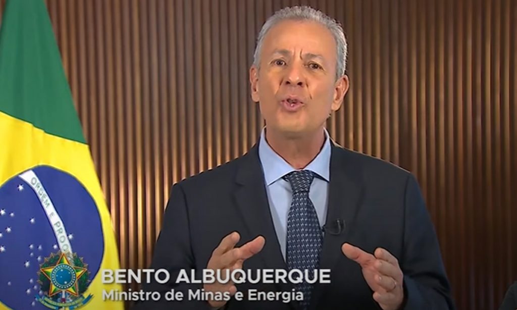 Ministro pede ‘esforço inadiável de redução do consumo’ para afastar risco de falta de energia