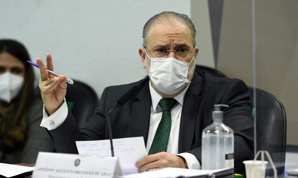 Em meio a críticas, PGR pede dez providências ao STF com base no relatório da CPI da Covid