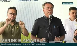 Bolsonaro culpa governadores e jornalistas pela inflação e mente sobre decisões do STF