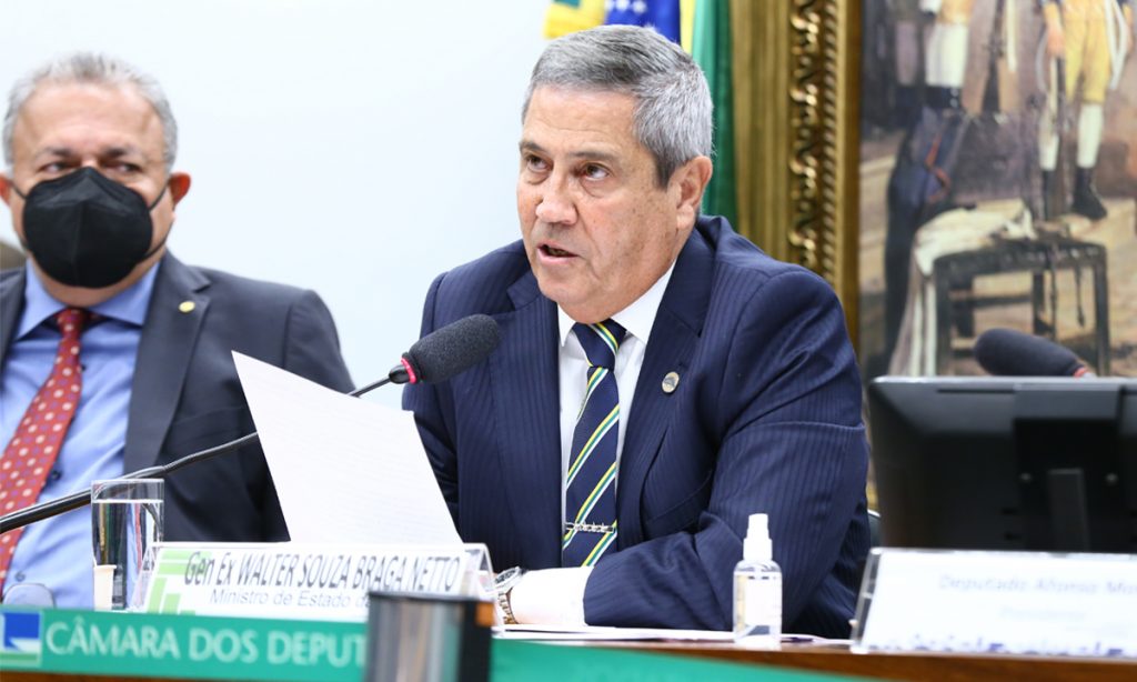 Na Câmara, Braga Netto tenta se defender e diz que não opinará sobre voto impresso
